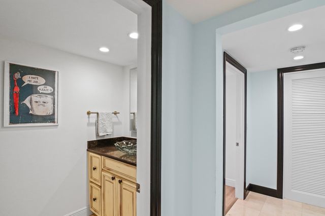 100 Lakeshore Drive 458, North Palm Beach, FL 33408