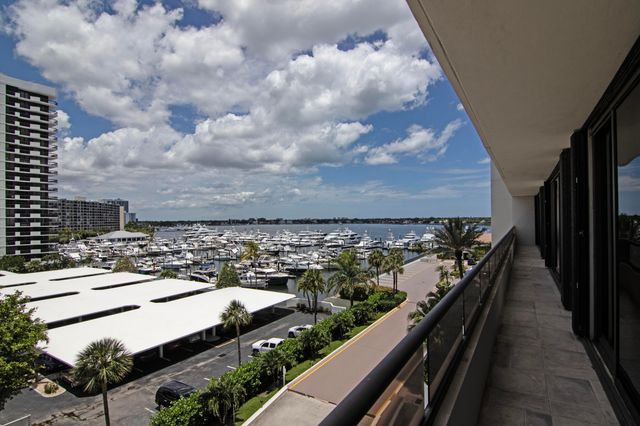 100 Lakeshore Drive 458, North Palm Beach, FL 33408