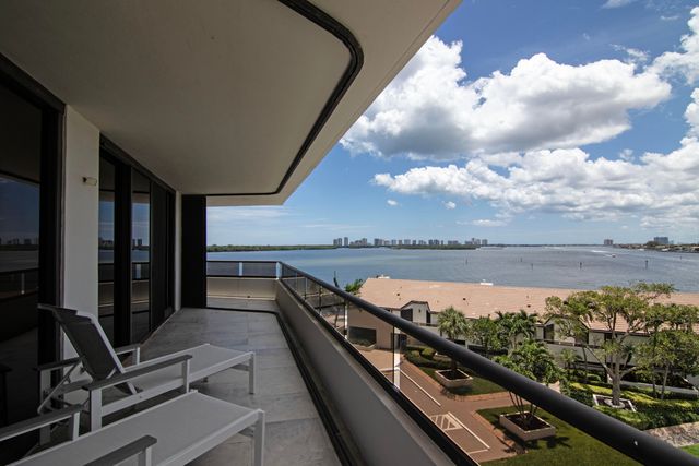 100 Lakeshore Drive 458, North Palm Beach, FL 33408
