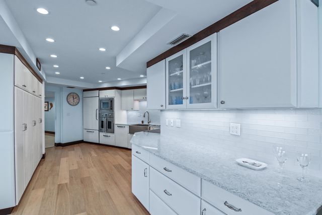 100 Lakeshore Drive 458, North Palm Beach, FL 33408