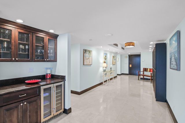 100 Lakeshore Drive 458, North Palm Beach, FL 33408