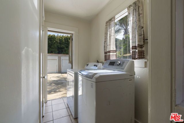 246 N Irving Boulevard, Los Angeles, CA 90004