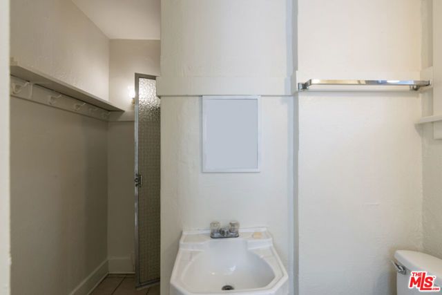 246 N Irving Boulevard, Los Angeles, CA 90004