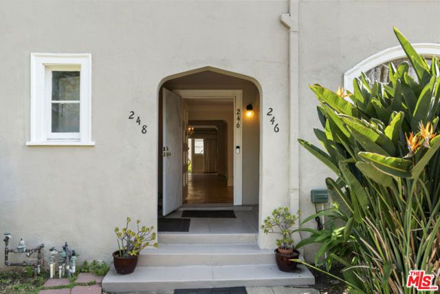 246 N Irving Boulevard, Los Angeles, CA 90004