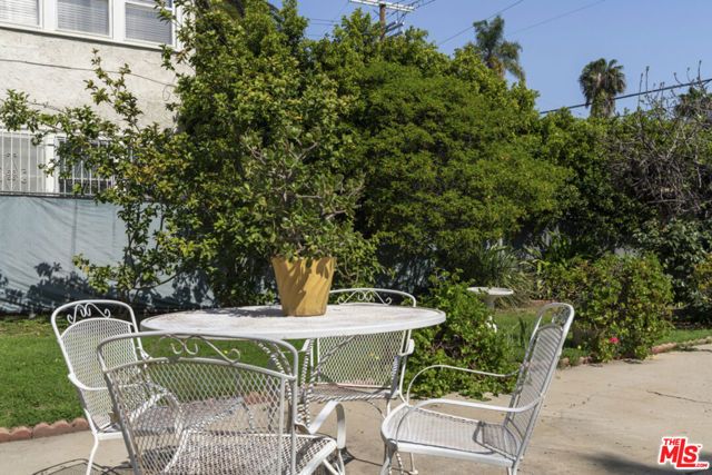 246 N Irving Boulevard, Los Angeles, CA 90004