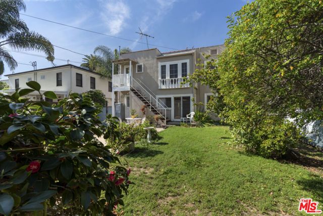 246 N Irving Boulevard, Los Angeles, CA 90004