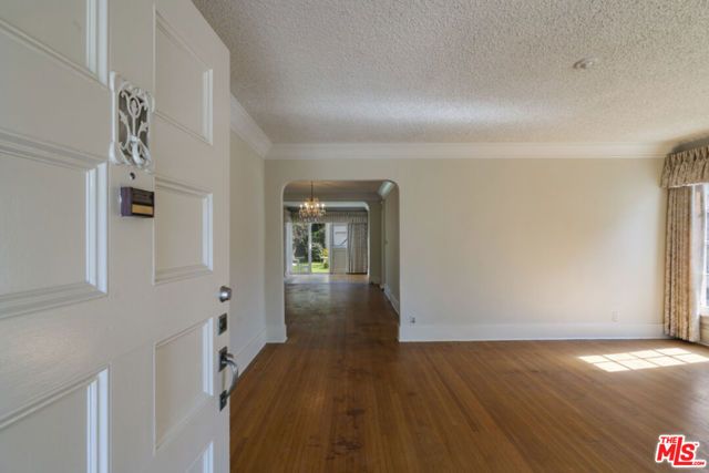 246 N Irving Boulevard, Los Angeles, CA 90004