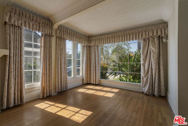 246 N Irving Boulevard, Los Angeles, CA 90004