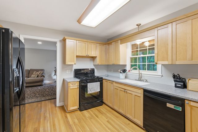 957 Ford Rd, White Bluff, TN 37187