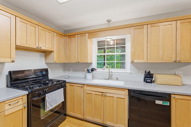 957 Ford Rd, White Bluff, TN 37187