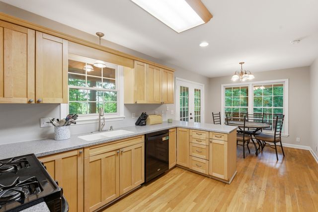 957 Ford Rd, White Bluff, TN 37187