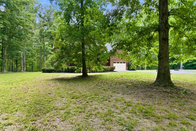 957 Ford Rd, White Bluff, TN 37187