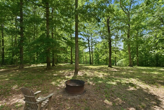 957 Ford Rd, White Bluff, TN 37187