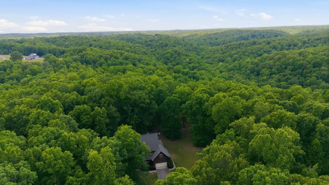 957 Ford Rd, White Bluff, TN 37187
