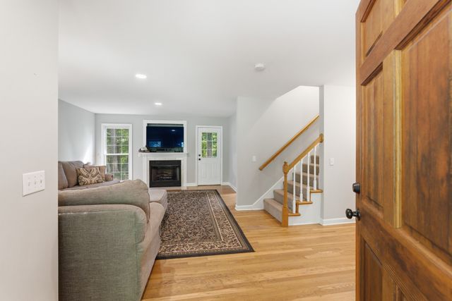 957 Ford Rd, White Bluff, TN 37187
