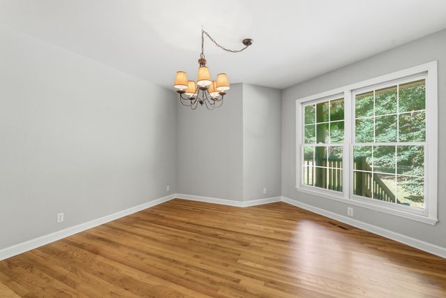 957 Ford Rd, White Bluff, TN 37187
