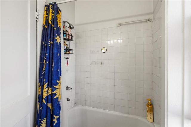 656 W Oakdale Avenue 3B, Chicago, IL 60657