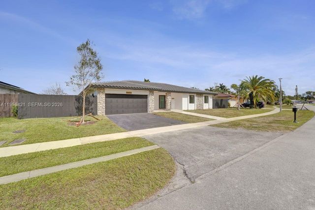 16653 Golfview Drive, Weston, FL 33326