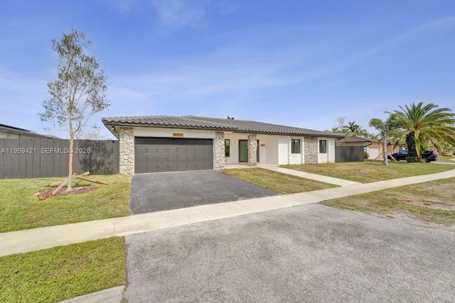 16653 Golfview Drive, Weston, FL 33326