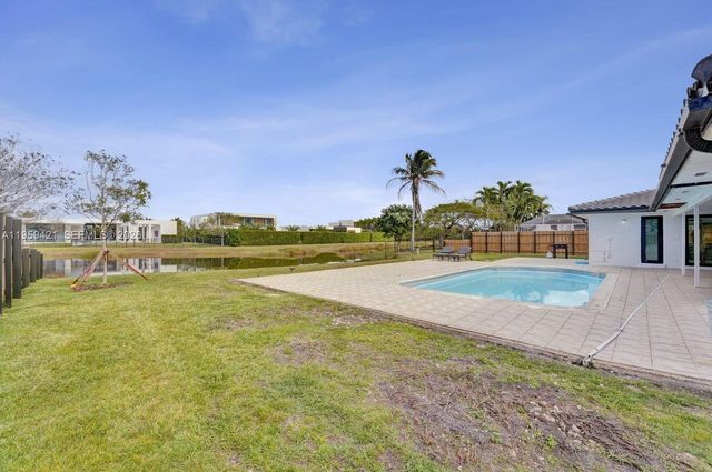 16653 Golfview Drive, Weston, FL 33326