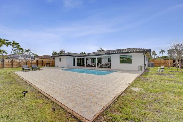 16653 Golfview Drive, Weston, FL 33326