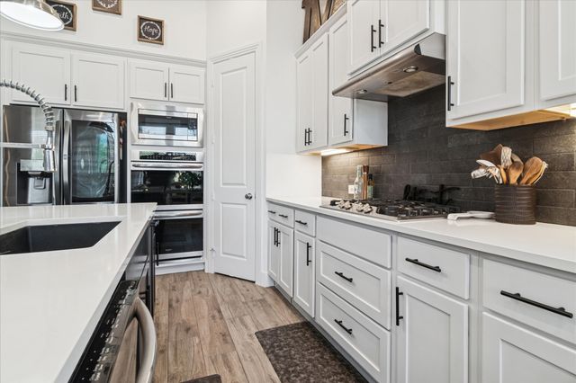 1912 McDougall Creek, Van Alstyne, TX 75495