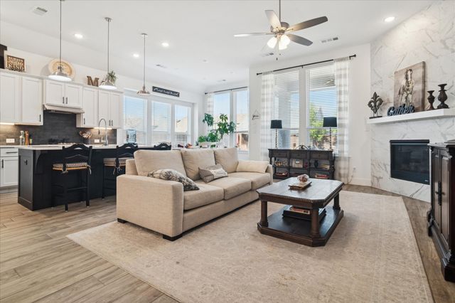 1912 McDougall Creek, Van Alstyne, TX 75495