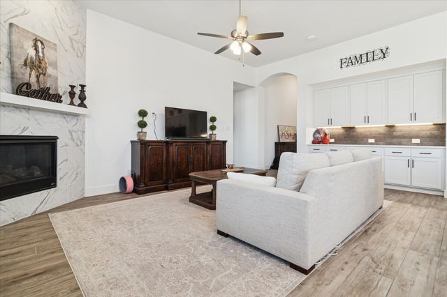 1912 McDougall Creek, Van Alstyne, TX 75495