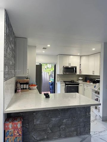 14980 SW 49th Ln 1H, Miami, FL 33185