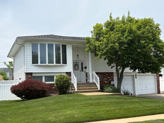 202 W End Avenue, Massapequa, NY 11758