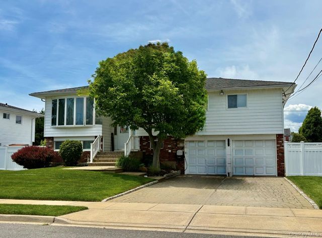 202 W End Avenue, Massapequa, NY 11758