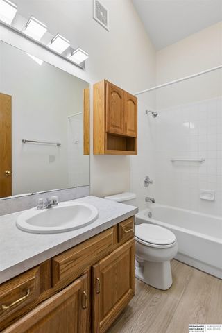 1609 Savannah Drive, Papillion, NE 68133