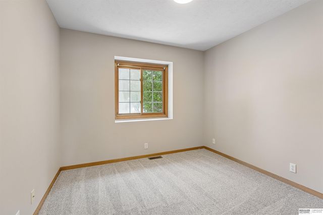 1609 Savannah Drive, Papillion, NE 68133