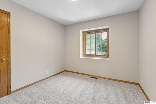1609 Savannah Drive, Papillion, NE 68133