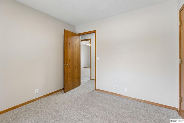 1609 Savannah Drive, Papillion, NE 68133