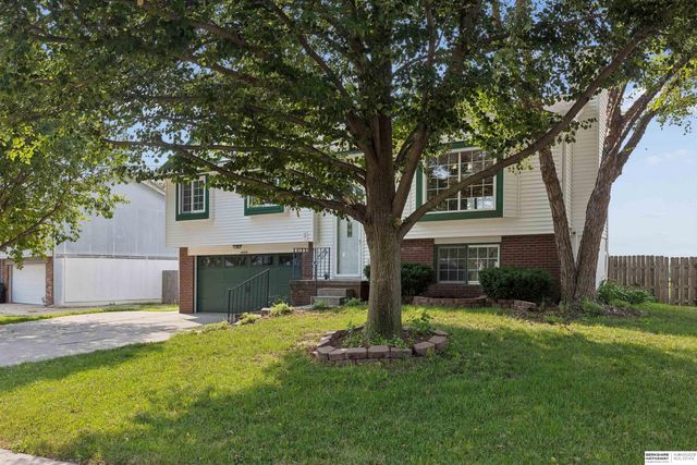 1609 Savannah Drive, Papillion, NE 68133