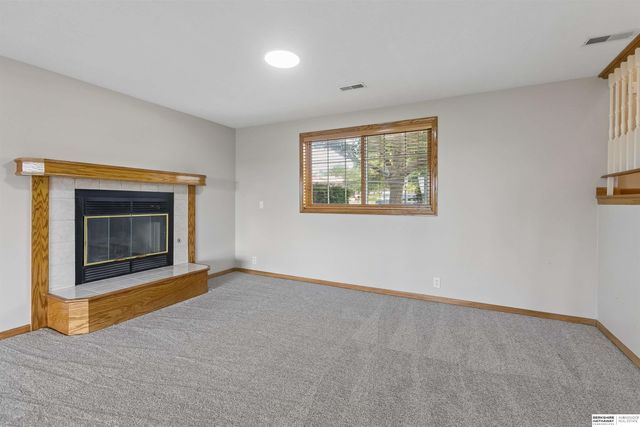 1609 Savannah Drive, Papillion, NE 68133