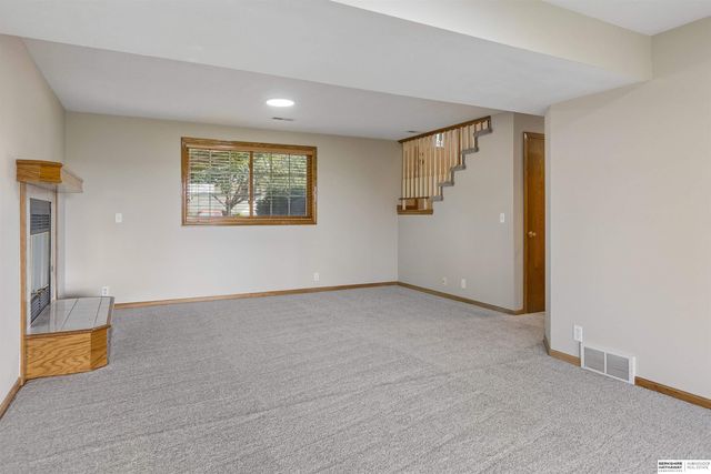 1609 Savannah Drive, Papillion, NE 68133