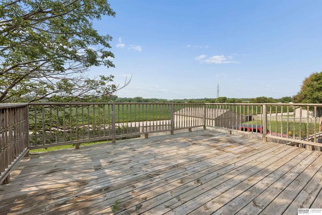 1609 Savannah Drive, Papillion, NE 68133