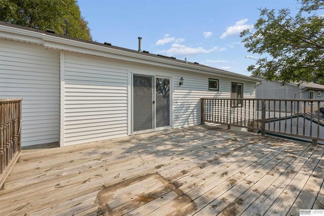1609 Savannah Drive, Papillion, NE 68133