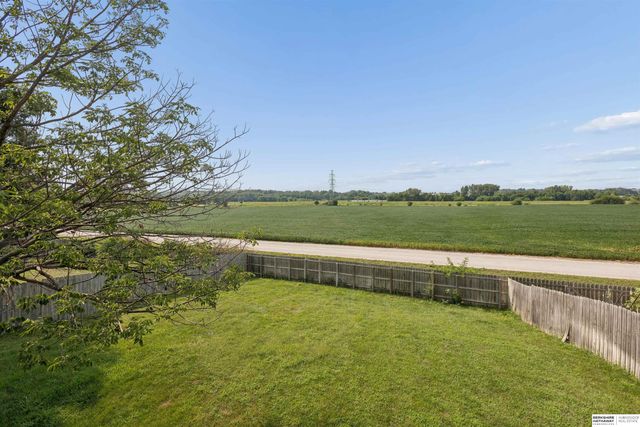 1609 Savannah Drive, Papillion, NE 68133