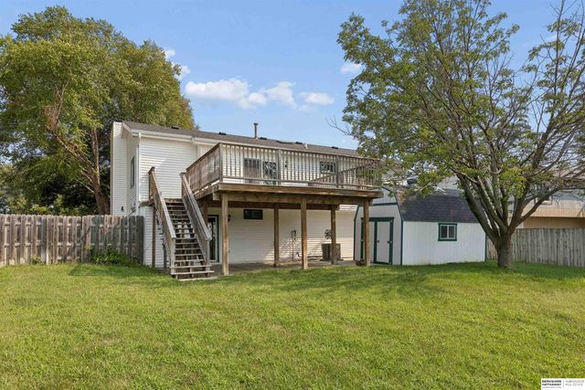 1609 Savannah Drive, Papillion, NE 68133