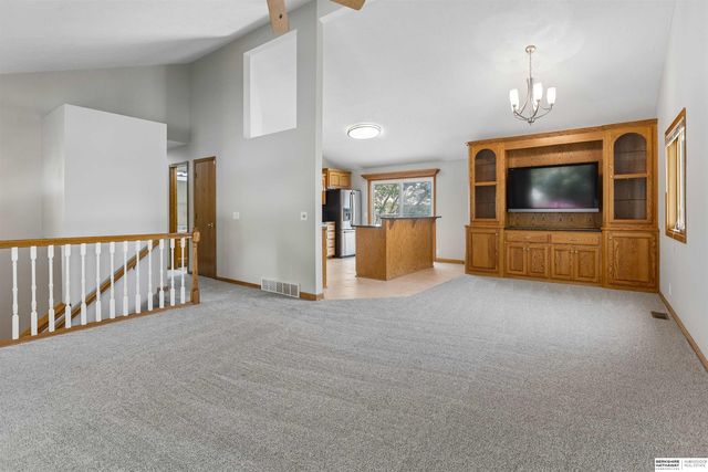 1609 Savannah Drive, Papillion, NE 68133