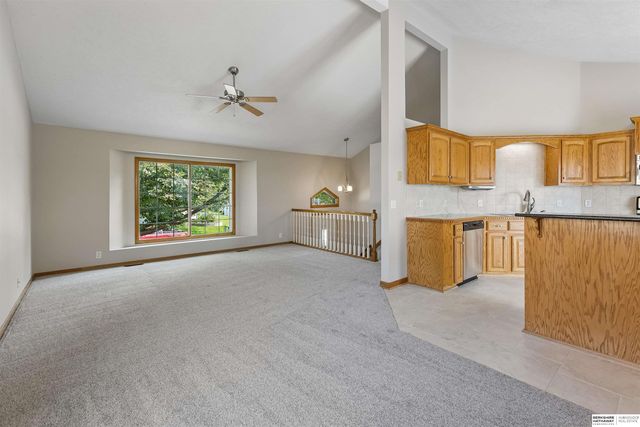 1609 Savannah Drive, Papillion, NE 68133