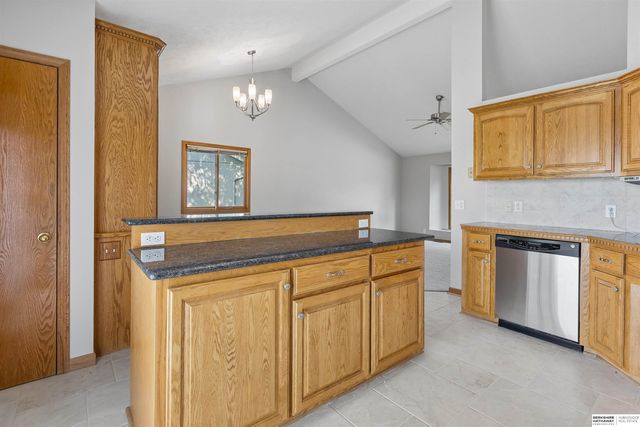1609 Savannah Drive, Papillion, NE 68133
