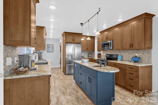 87 Rockwood Road, Waynesville, NC 28786