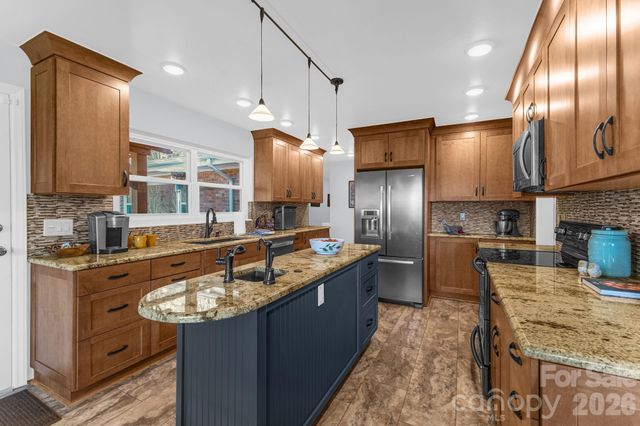 87 Rockwood Road, Waynesville, NC 28786