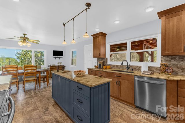 87 Rockwood Road, Waynesville, NC 28786