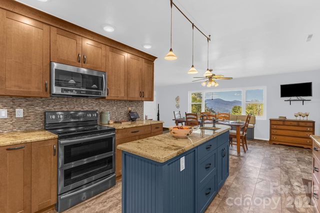 87 Rockwood Road, Waynesville, NC 28786