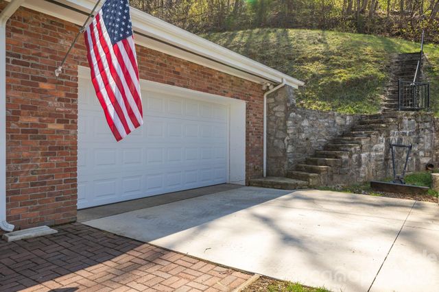 87 Rockwood Road, Waynesville, NC 28786